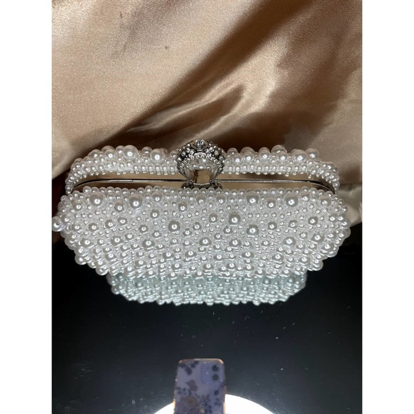 Clutch Your Pearls Women's Clutch Bag - Picture 2 of 4